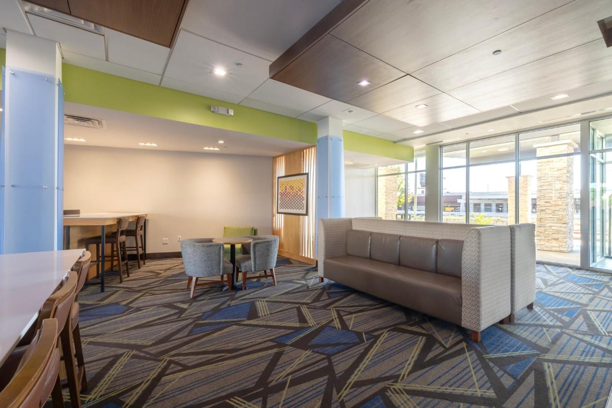 Holiday Inn Express & Suites Dallas Ne Arboretum Garland Exterior photo