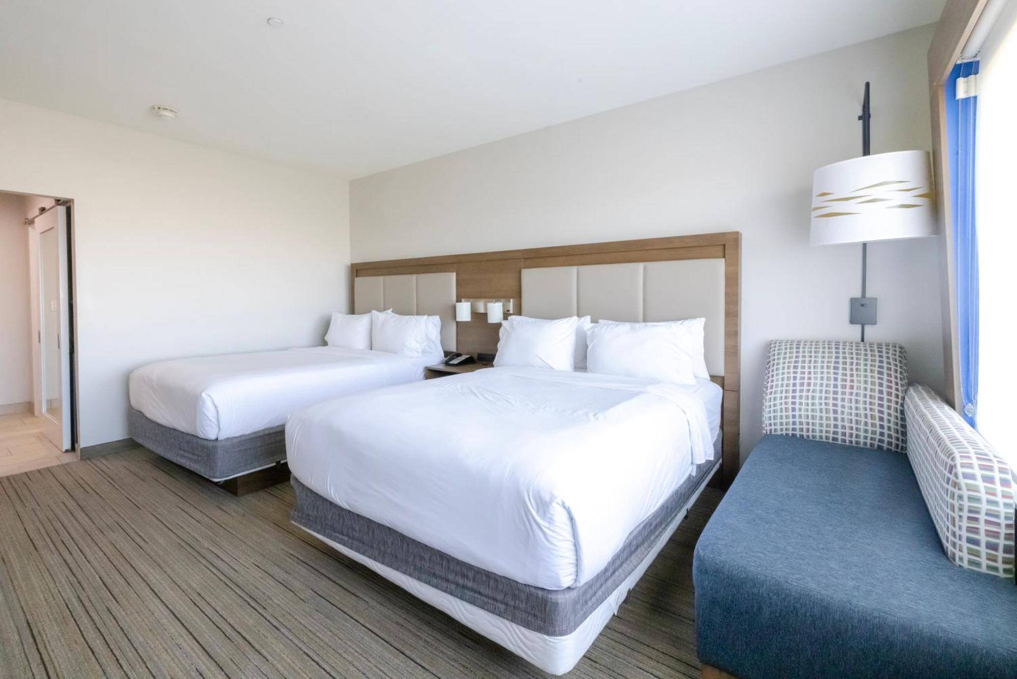 Holiday Inn Express & Suites Dallas Ne Arboretum Garland Exterior photo